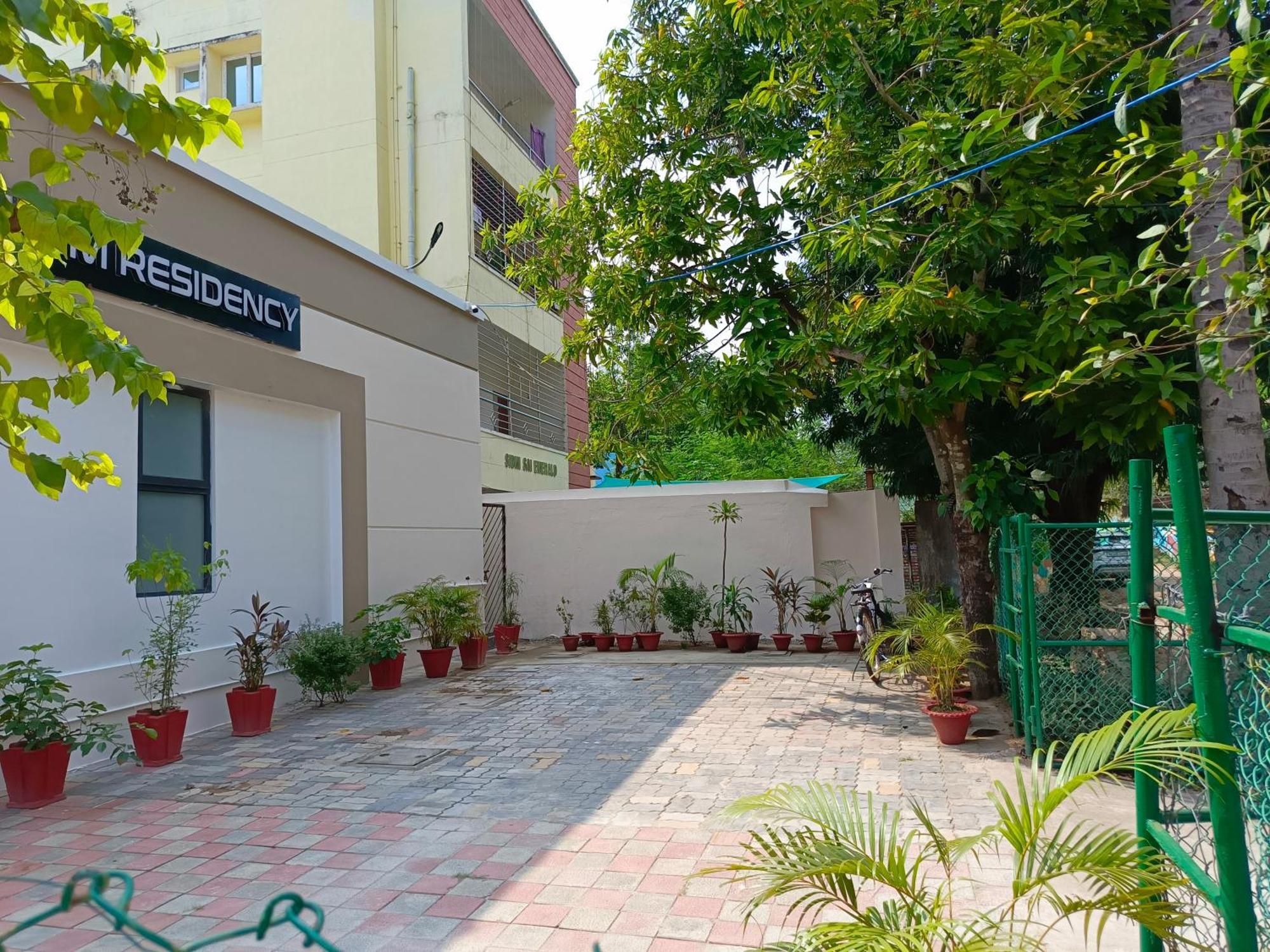Sm Residency Hotel Бхубанешвар Екстериор снимка